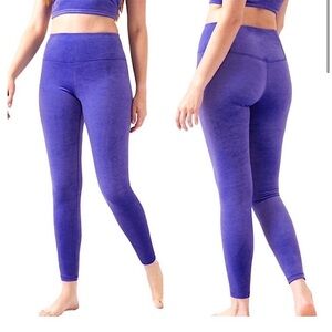 NWT Athleta Elation Velvet Tight 26” Size Small